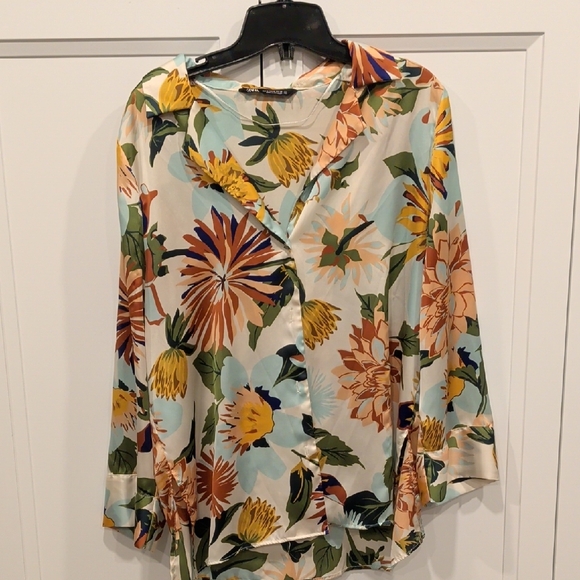 medium Size Patterned Button-Up Shirt Bundle - Picture 4 of 4